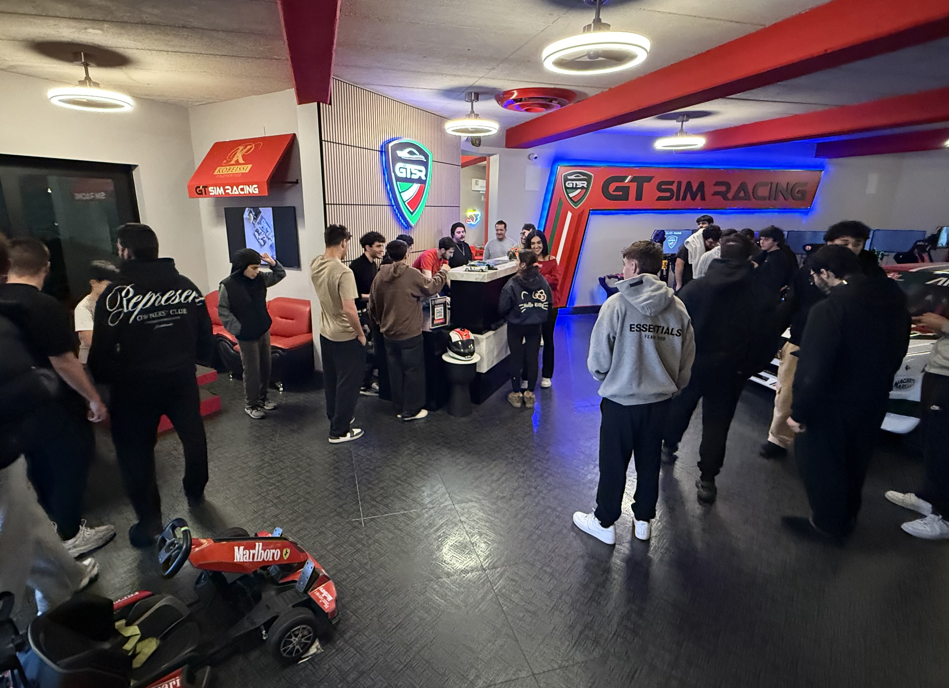 High-end sim racing hardware